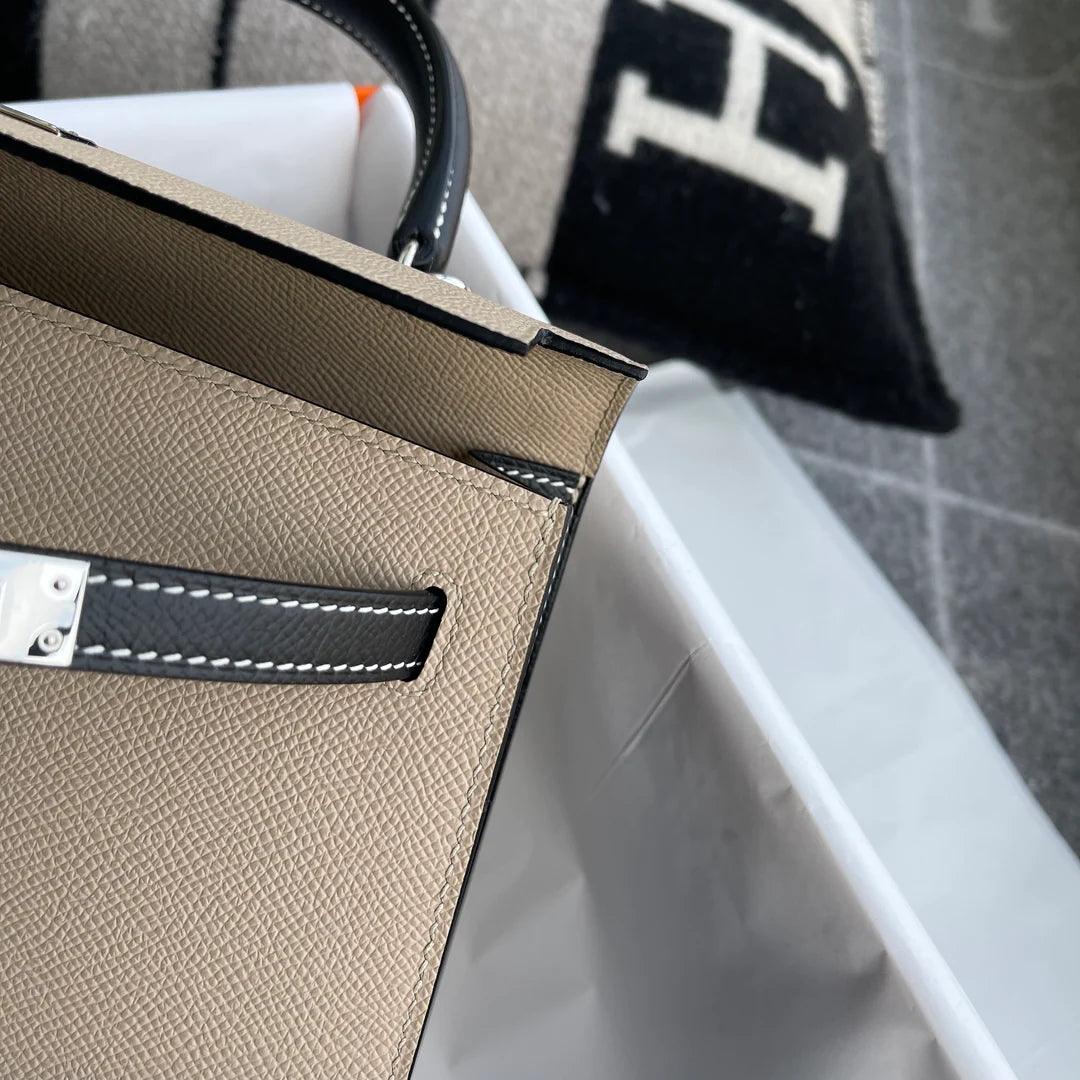Hermès Kelly 25 Epsom Deri At Nalı Damgası (HSS) Paladyum Donanımlı İki Renkli Hendek ve Siyah (PHW) - Glimmer of Luxury