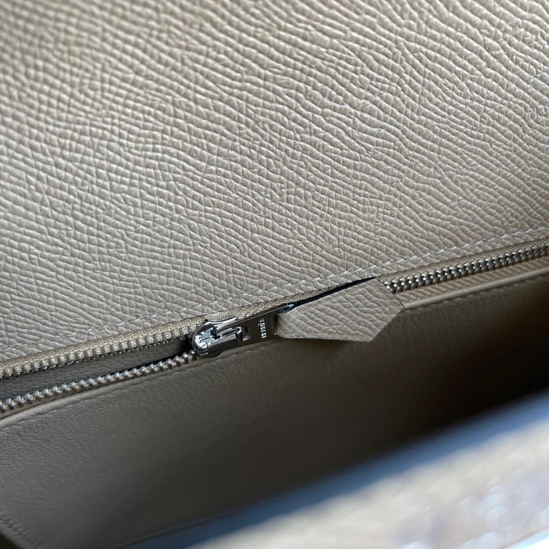 Hermès Kelly 25 Epsom Deri At Nalı Damgası (HSS) Paladyum Donanımlı İki Renkli Hendek ve Siyah (PHW) - Glimmer of Luxury