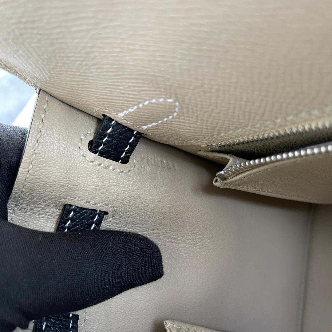 Hermès Kelly 25 Epsom Deri At Nalı Damgası (HSS) Paladyum Donanımlı İki Renkli Hendek ve Siyah (PHW) - Glimmer of Luxury