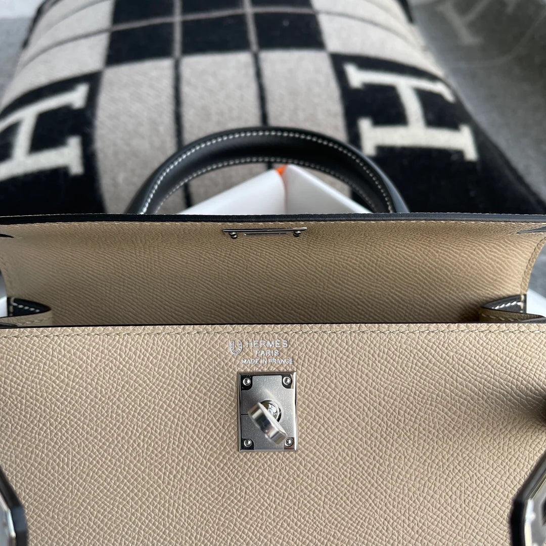Hermès Kelly 25 Epsom Deri At Nalı Damgası (HSS) Paladyum Donanımlı İki Renkli Hendek ve Siyah (PHW) - Glimmer of Luxury