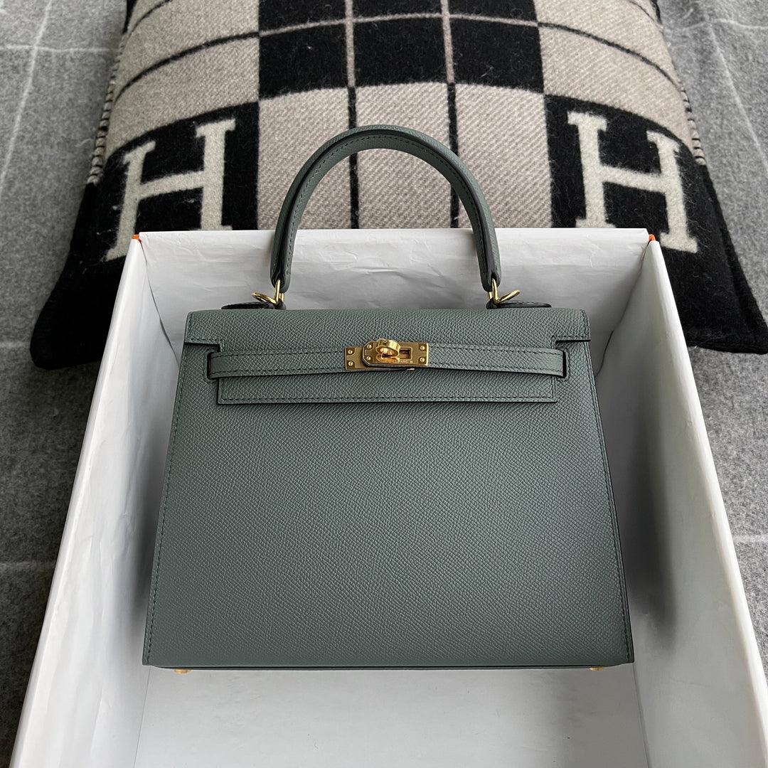 Hermès Kelly 25 Badem Yeşili Altın Donanımlı Epsom Deri̇ (Ghw) - Glimmer of Luxury