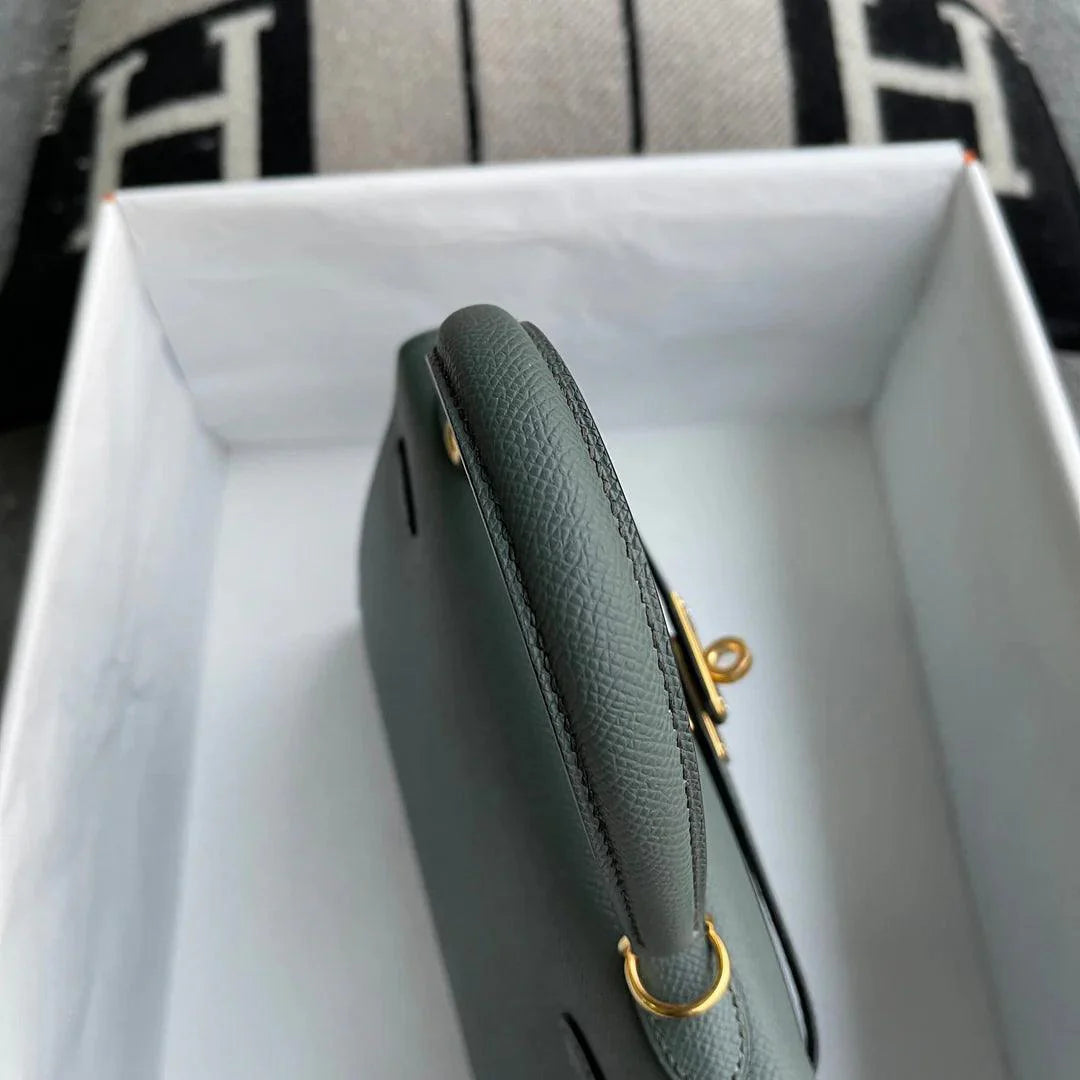 Hermès Kelly 25 Badem Yeşili Altın Donanımlı Epsom Deri̇ (Ghw) - Glimmer of Luxury