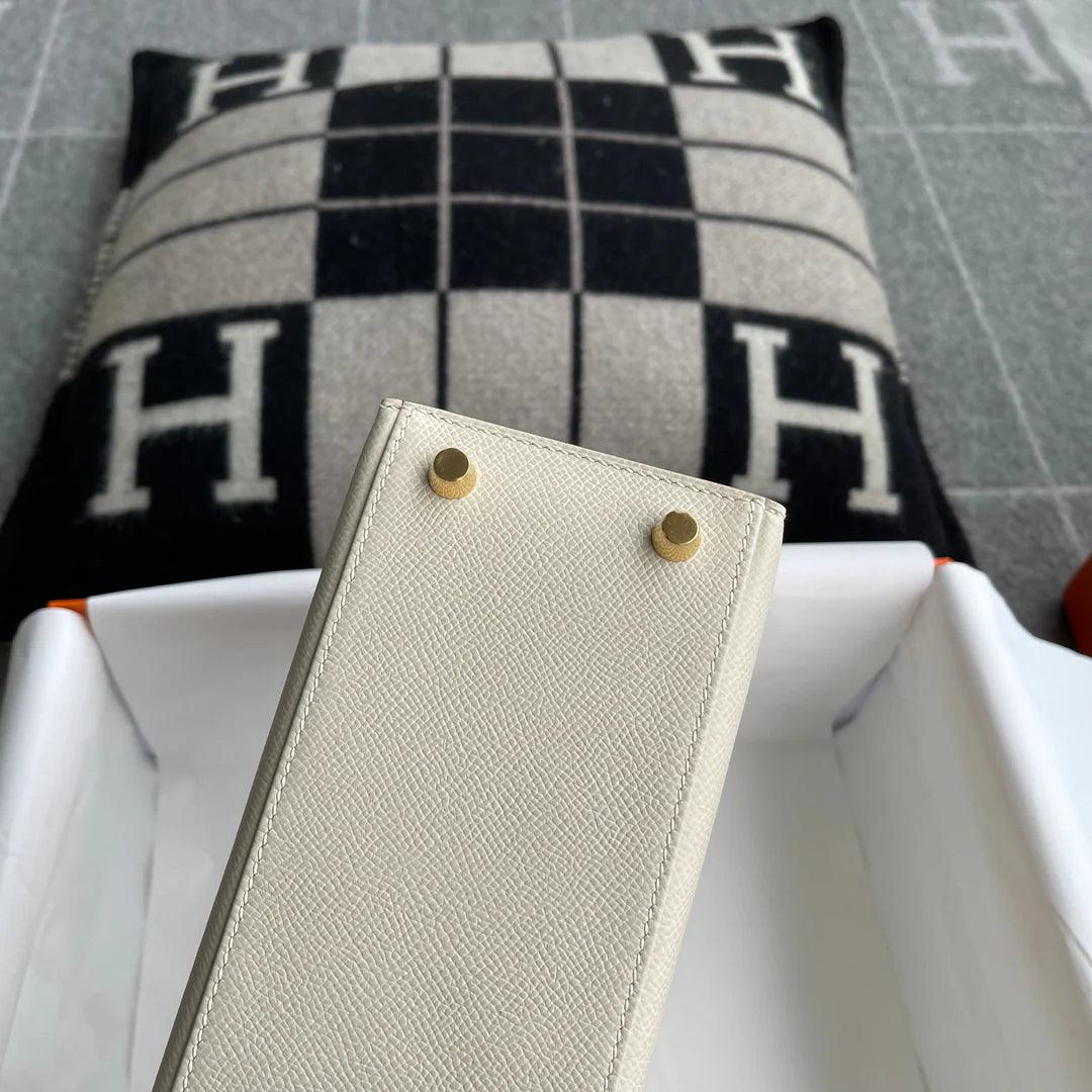 Hermès Kelly 25 Tebeşir Altın Donanımlı Epsom Deri̇ (Ghw) - Glimmer of Luxury