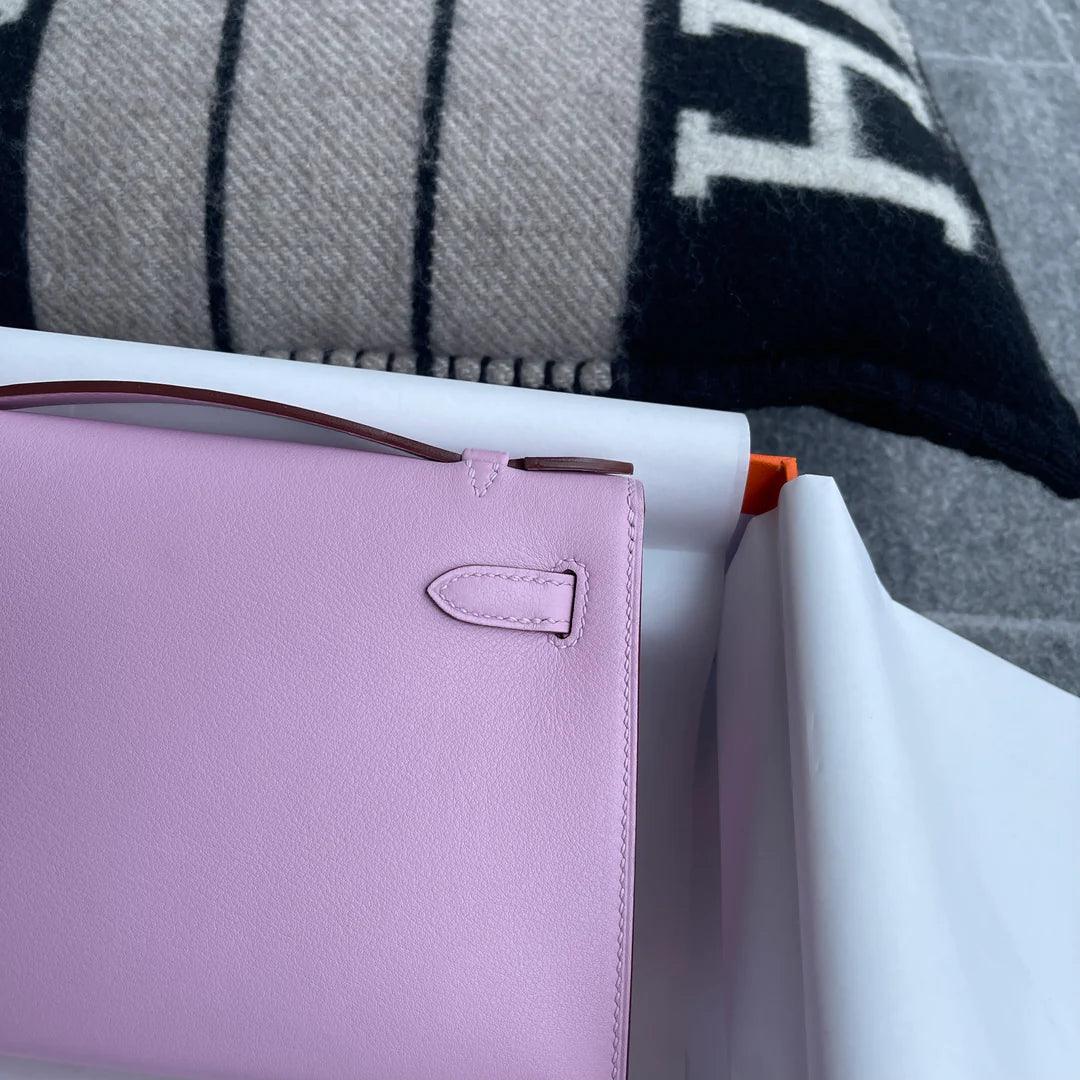 Hermès Kelly Pochette Swift Deri̇ Leylak Rengi Sylvestre Altın Donanımlı (GHW) - Glimmer of Luxury