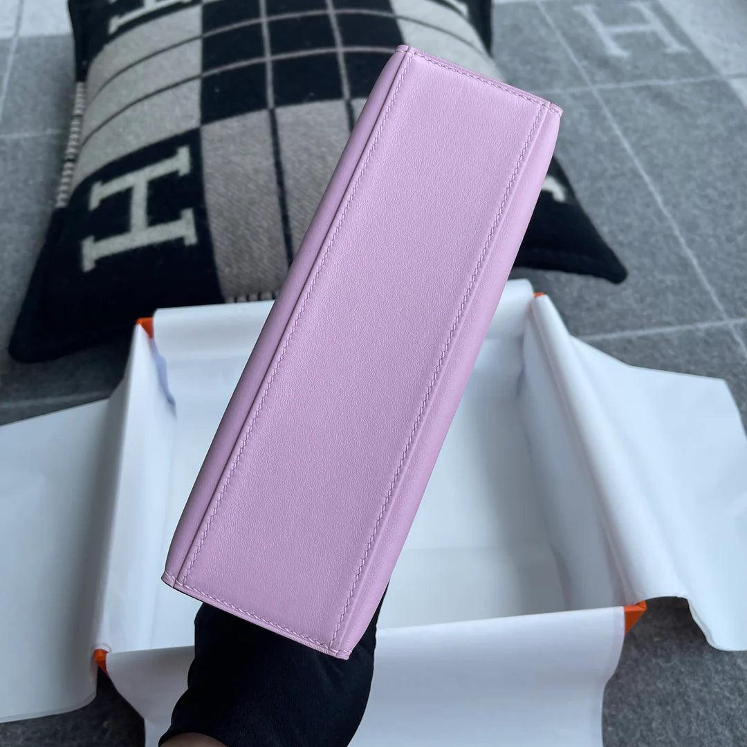 Hermès Kelly Pochette Swift Deri̇ Leylak Rengi Sylvestre Altın Donanımlı (GHW) - Glimmer of Luxury