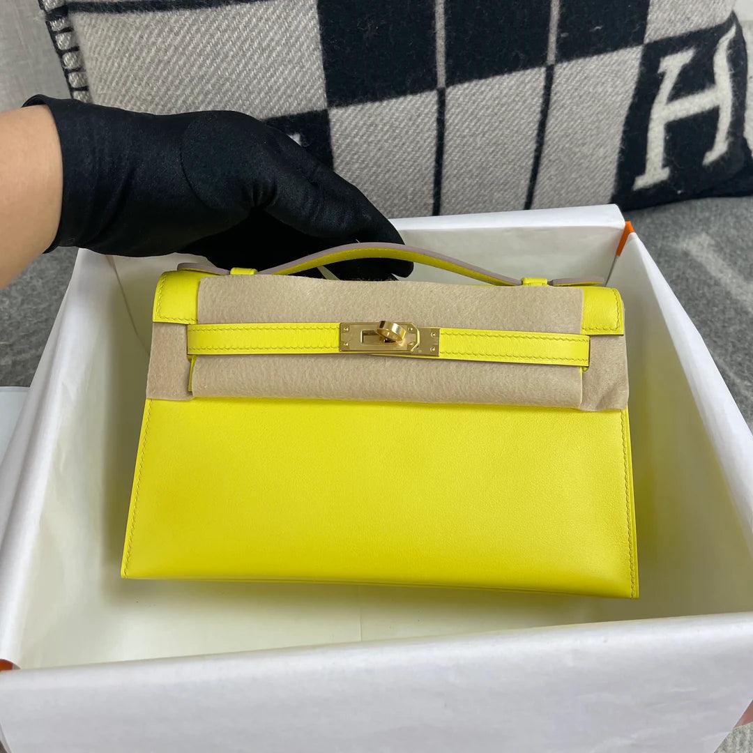 Hermès Kelly Pochette Swift Deri Kireç Altın Donanımlı (GHW) - Glimmer of Luxury