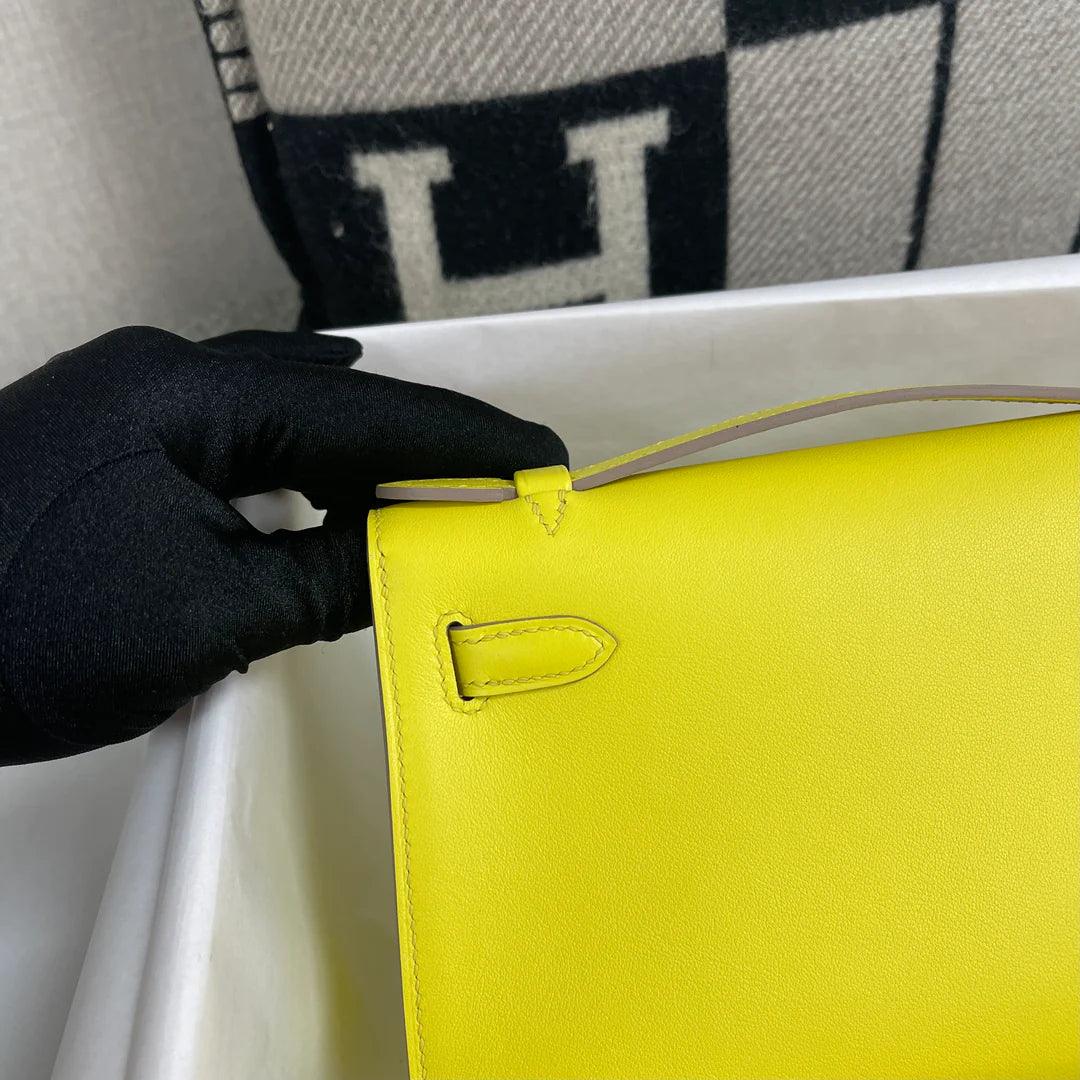 Hermès Kelly Pochette Swift Deri Kireç Altın Donanımlı (GHW) - Glimmer of Luxury