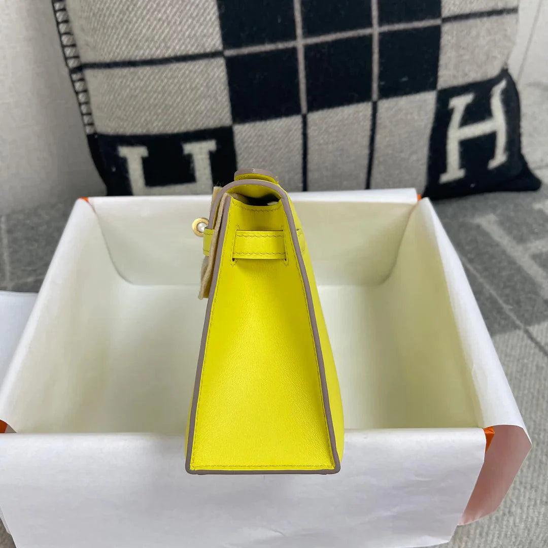 Hermès Kelly Pochette Swift Deri Kireç Altın Donanımlı (GHW) - Glimmer of Luxury