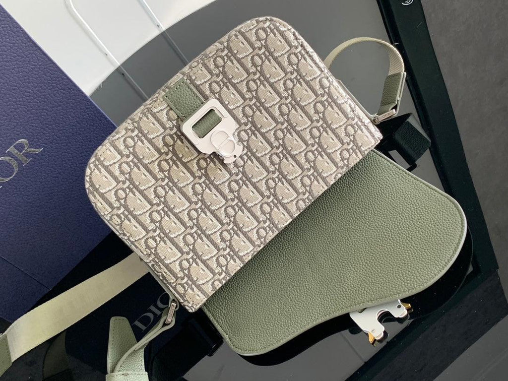 Christian Dior İmzalı Jakarlı Askılı Omuz Çantası - Glimmer of Luxury