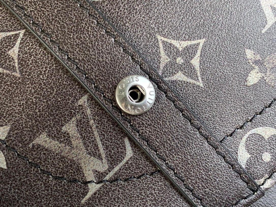 Louis Vuitton Christopher Orta Boy Sırt Çantası - Glimmer of Luxury