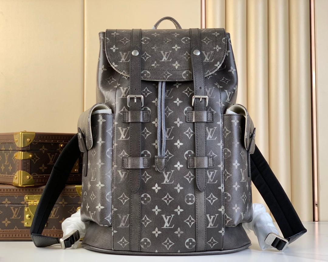 Louis Vuitton Christopher Orta Boy Sırt Çantası - Glimmer of Luxury