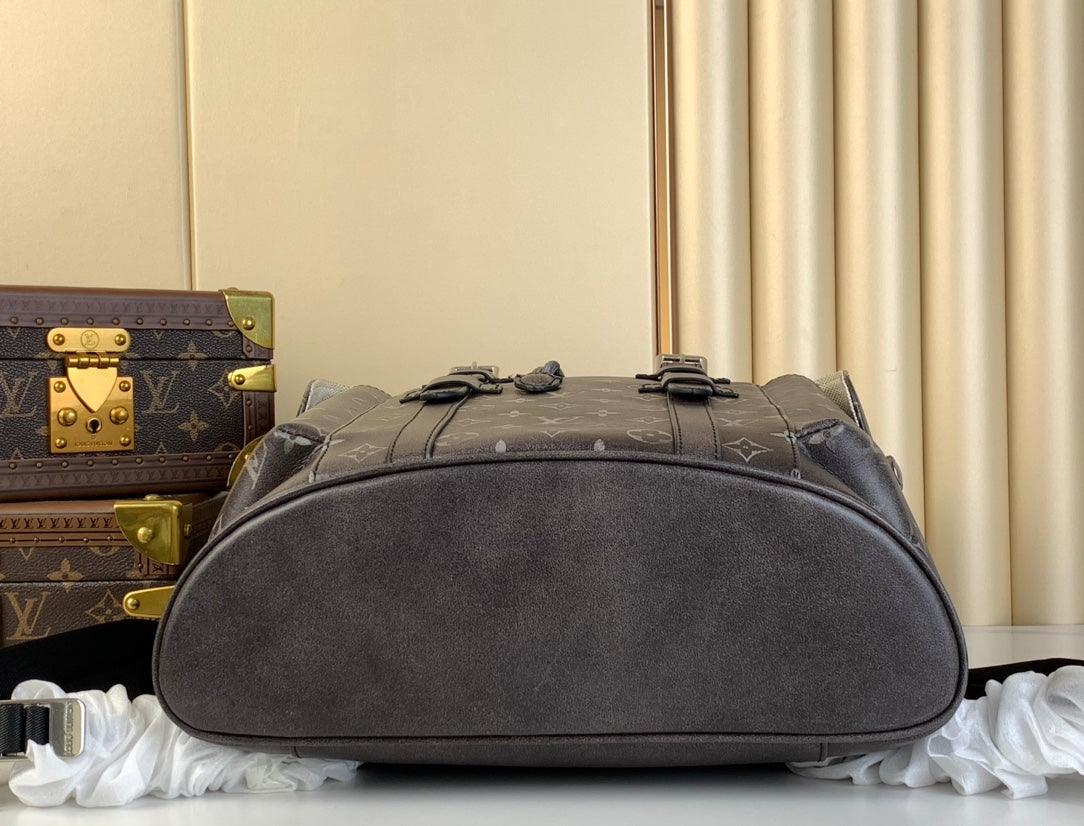 Louis Vuitton Christopher Orta Boy Sırt Çantası - Glimmer of Luxury