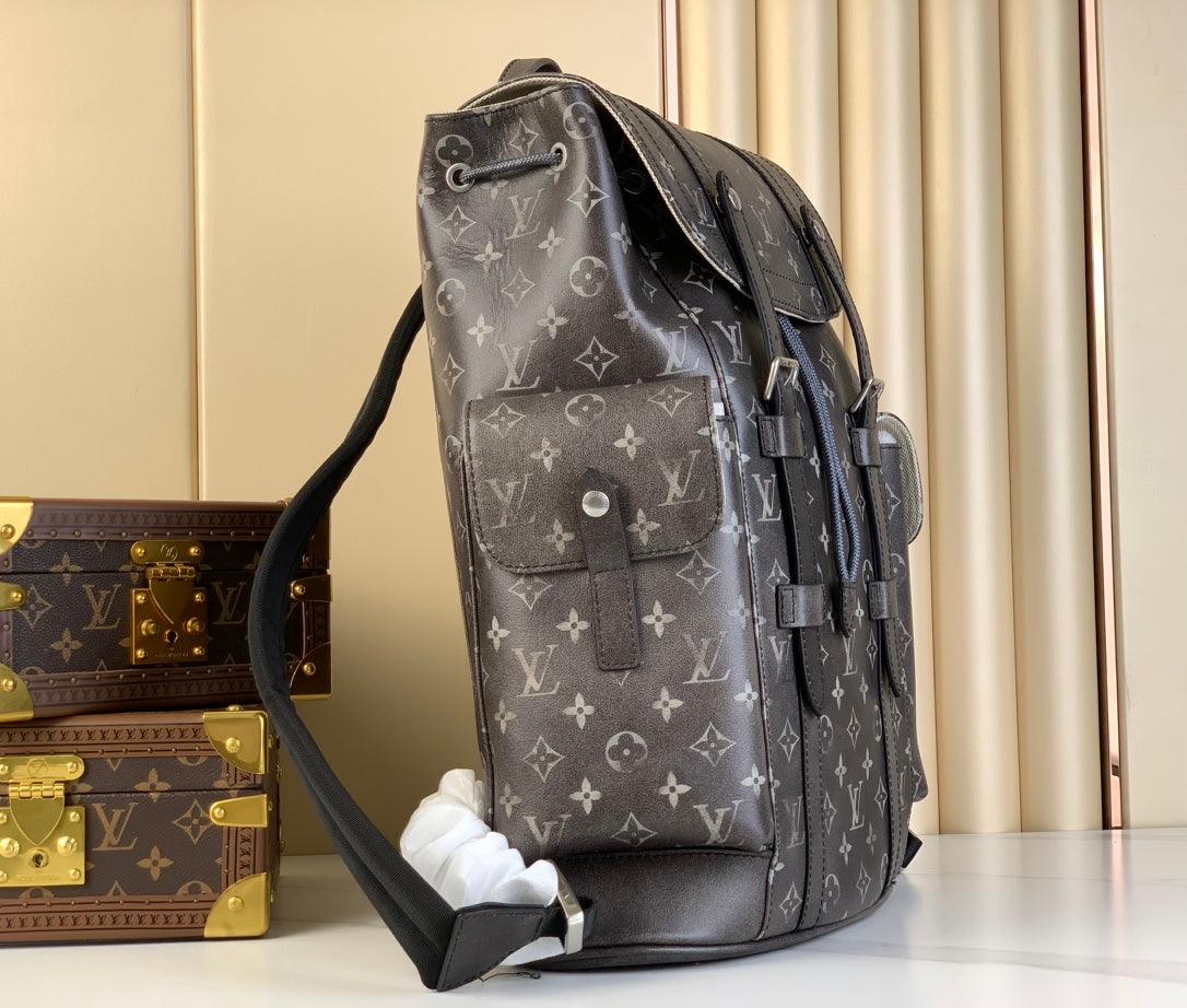 Louis Vuitton Christopher Orta Boy Sırt Çantası - Glimmer of Luxury