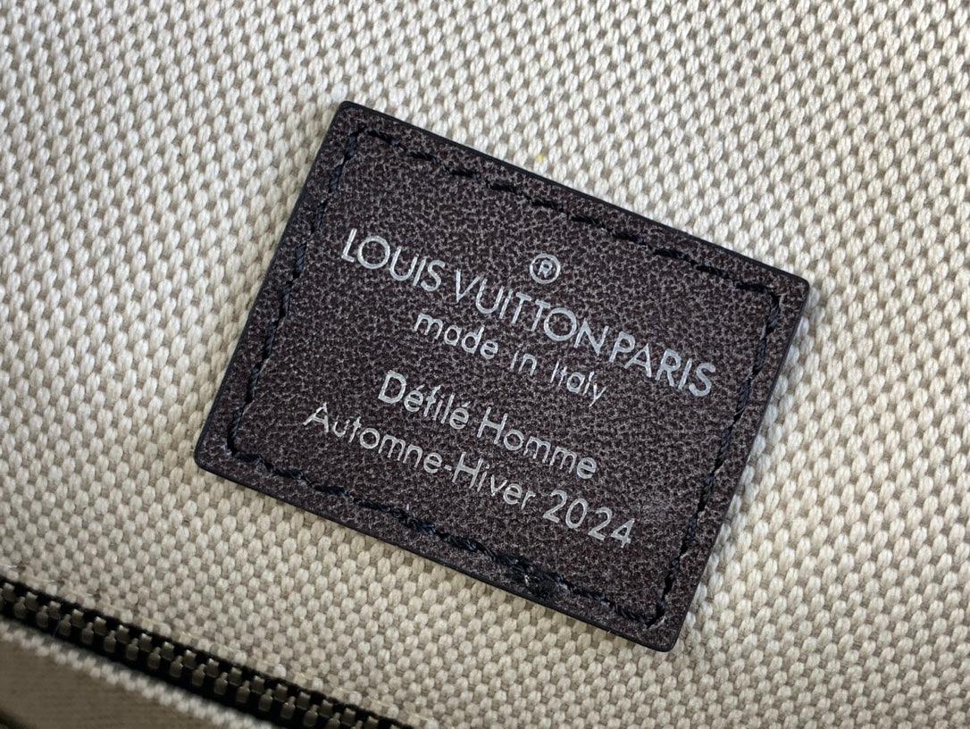 Louis Vuitton Christopher Orta Boy Sırt Çantası - Glimmer of Luxury