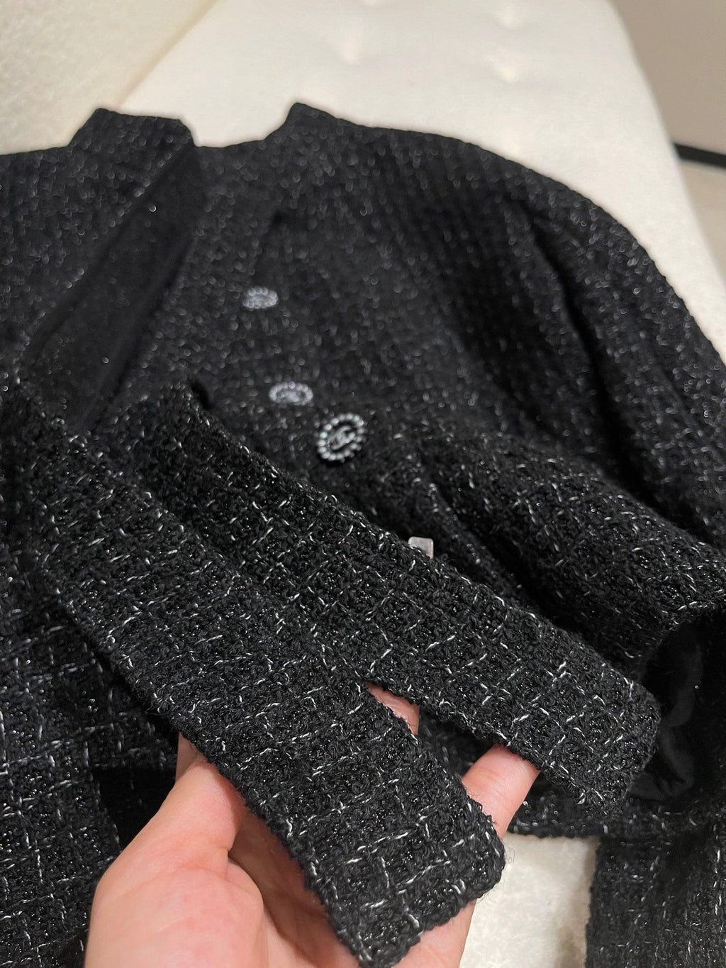Chanel 24B Siyah Yün Tüvit Fiyonk Kısa Ceket - Glimmer of Luxury