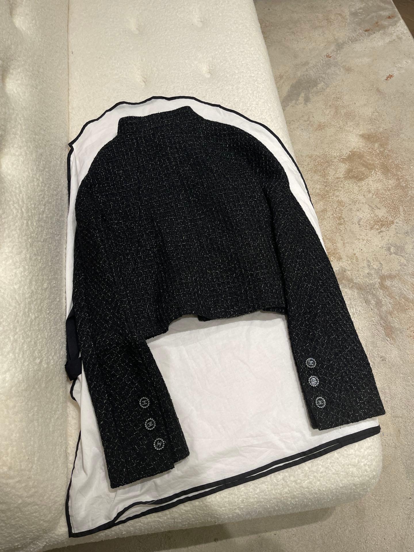 Chanel 24B Siyah Yün Tüvit Fiyonk Kısa Ceket - Glimmer of Luxury