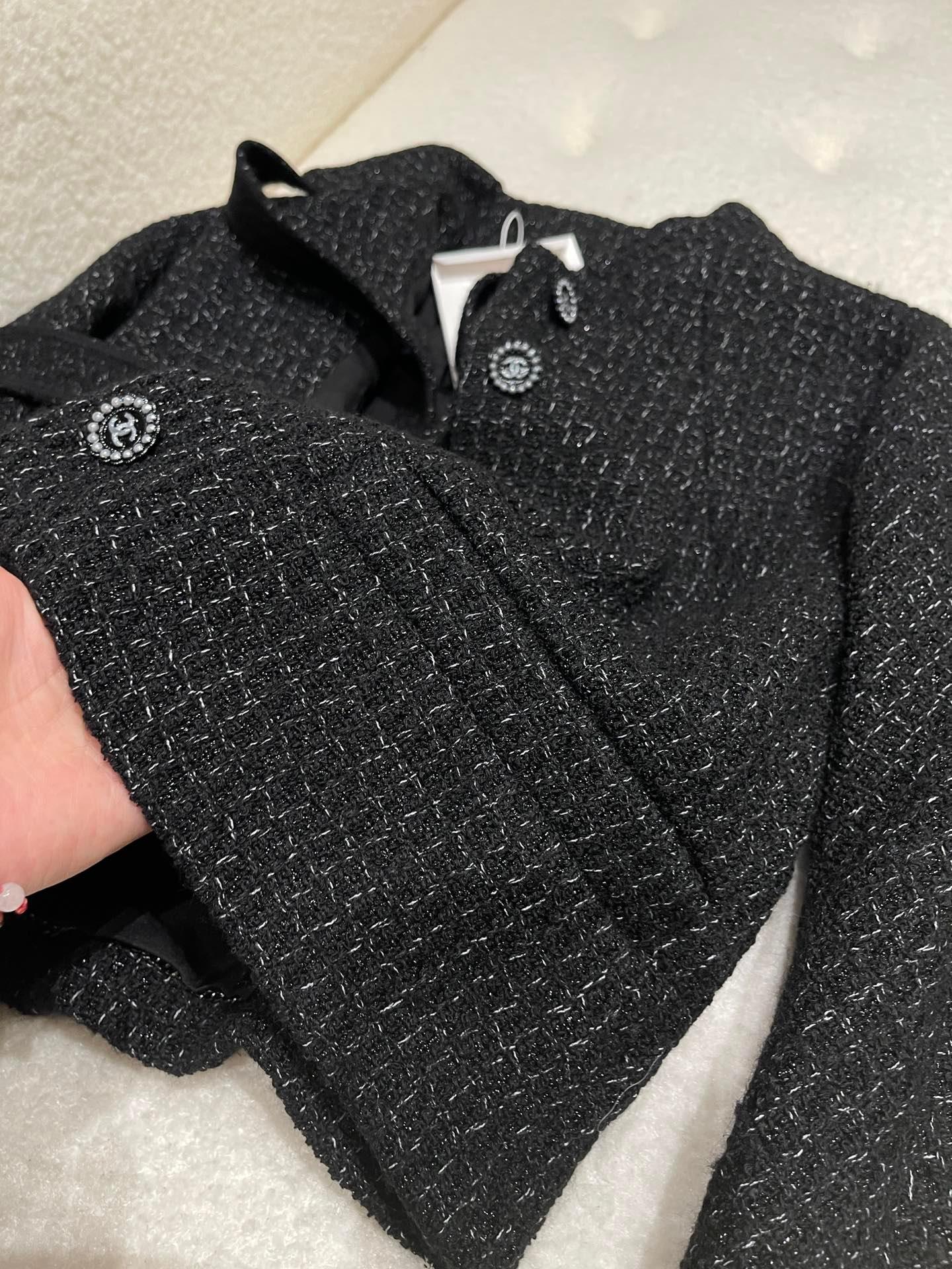 Chanel 24B Siyah Yün Tüvit Fiyonk Kısa Ceket - Glimmer of Luxury