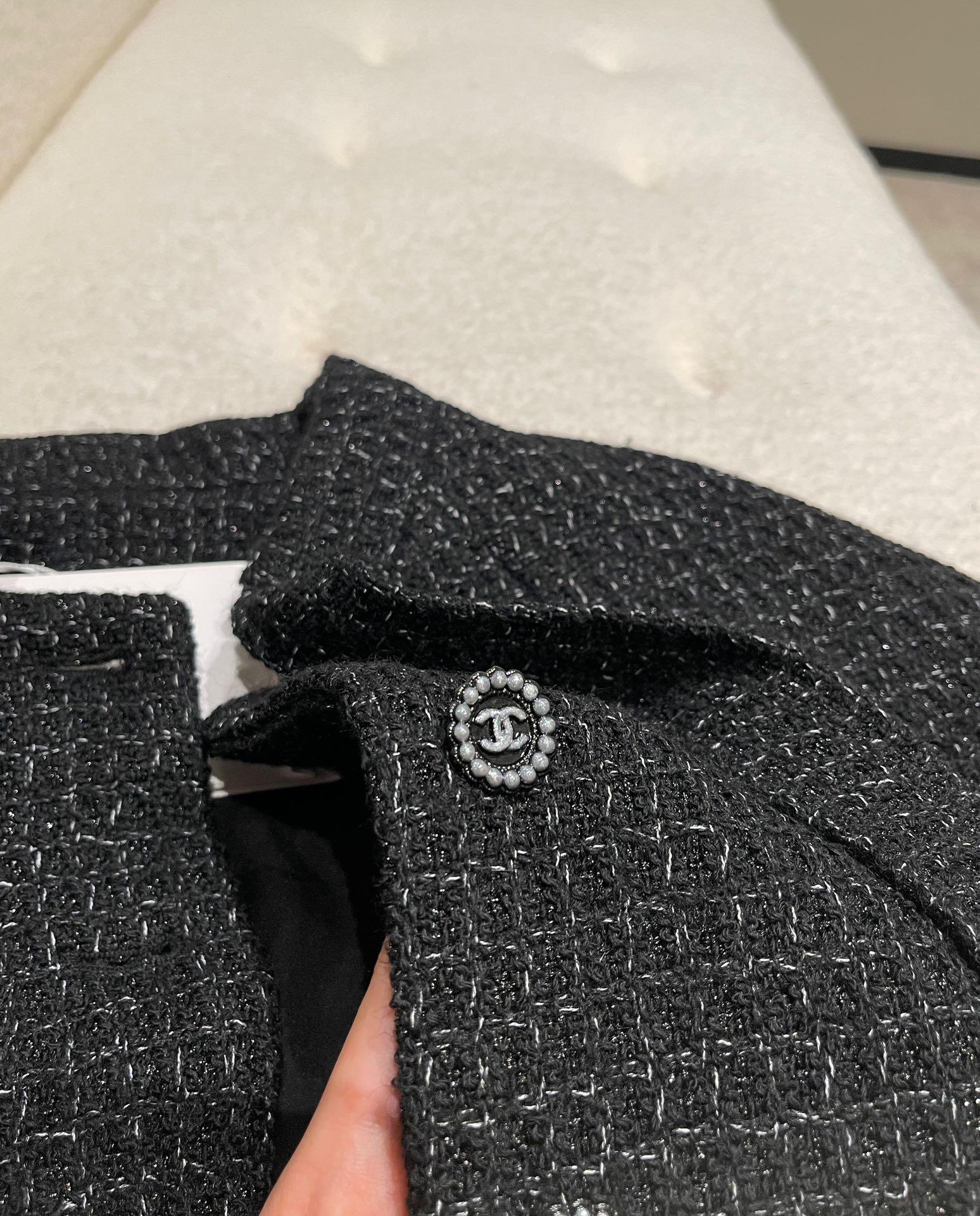 Chanel 24B Siyah Yün Tüvit Fiyonk Kısa Ceket - Glimmer of Luxury