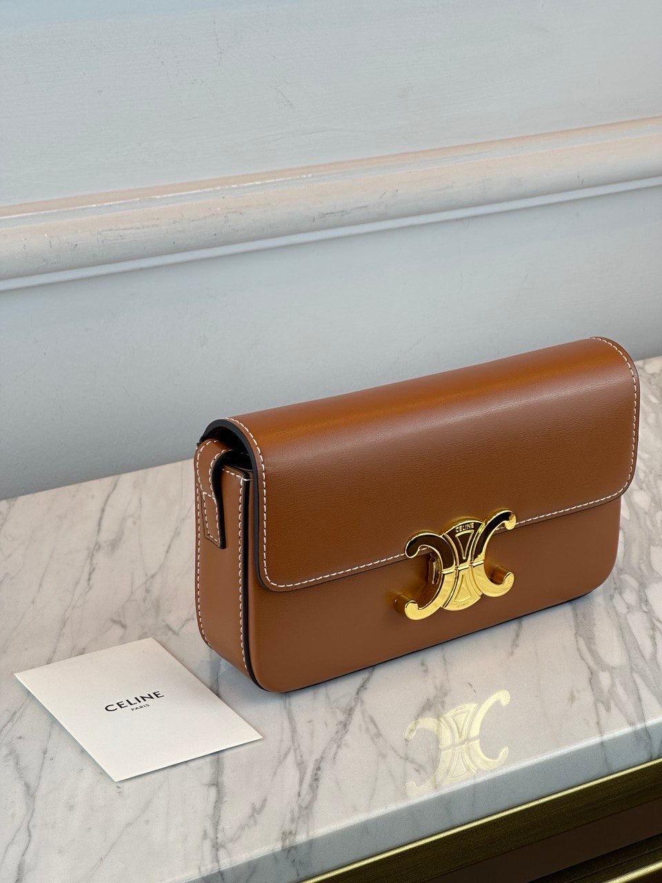 Celine Doğal Dana Derisinden Yapılmış Claude Omuz Çantası Ten Rengi - Glimmer of Luxury