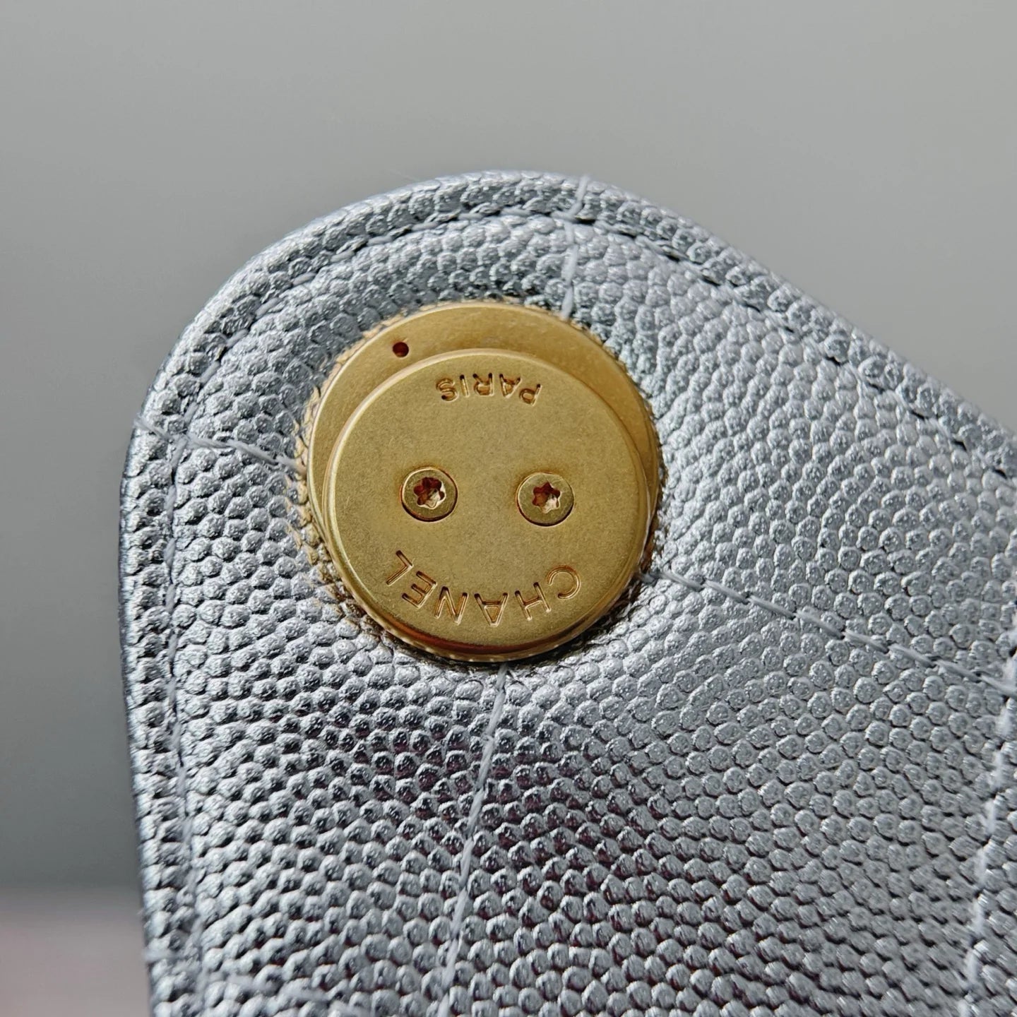 Chanel 25C Orta Boy Hobo Seyahat Çantası - Glimmer of Luxury