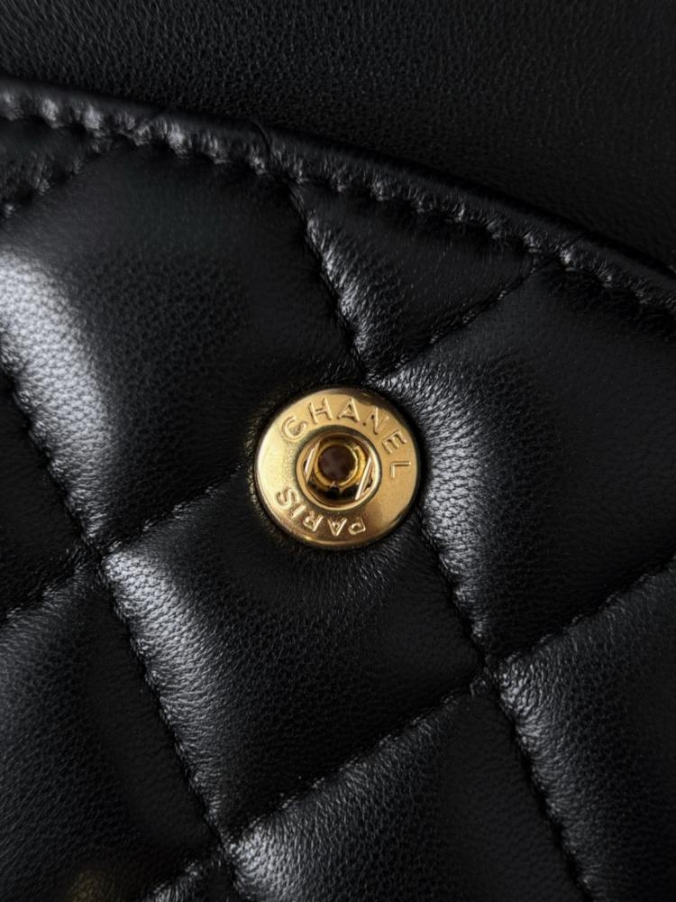 Chanel 2025/26 Yumuşak Kapitone Kuzu Derisi Maxi Tek Kapaklı Çanta