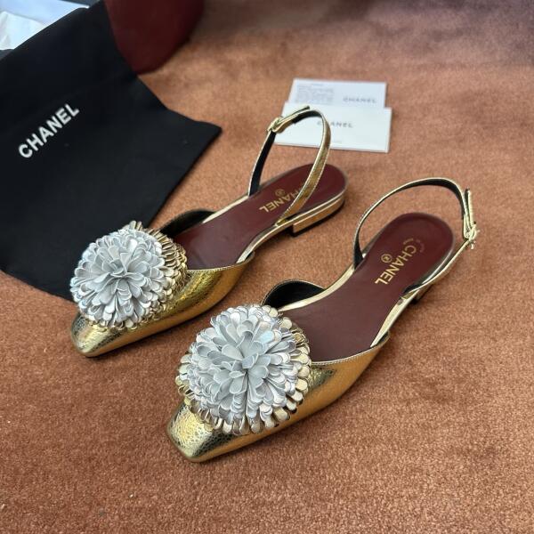 Chanel S26 Çiçek Detaylı Sandaletler
