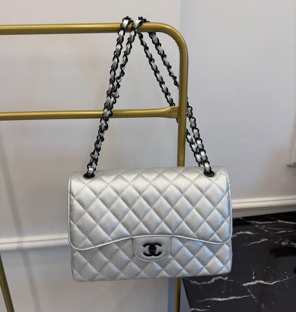 Chanel Metalik Büyük Boy Klasik Kapaklı Çanta - Glimmer of Luxury