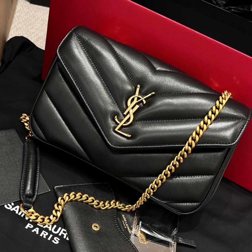 Saint Laurent MATELASSÉ Kuzu Derisindeki LOULOU Küçük Çanta - Glimmer of Luxury