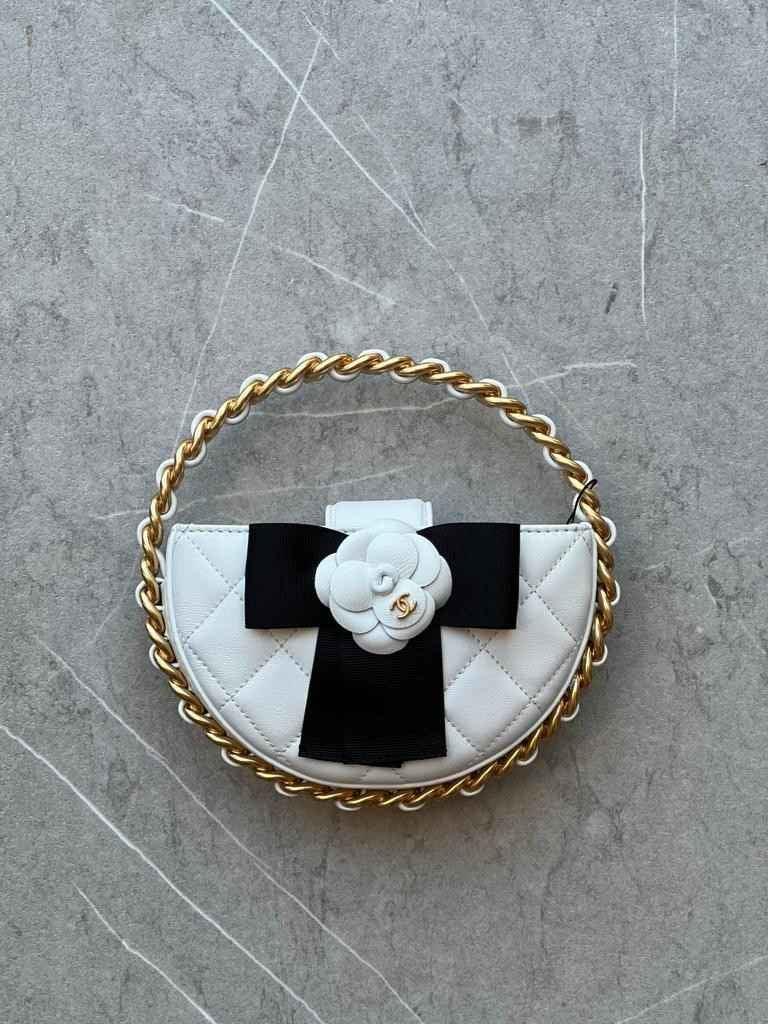 Chanel Kese Altın Tonunda Metal Donanımlı Siyah Kuzu Derisi Karışık Fiber Dana Derisinden - Glimmer of Luxury