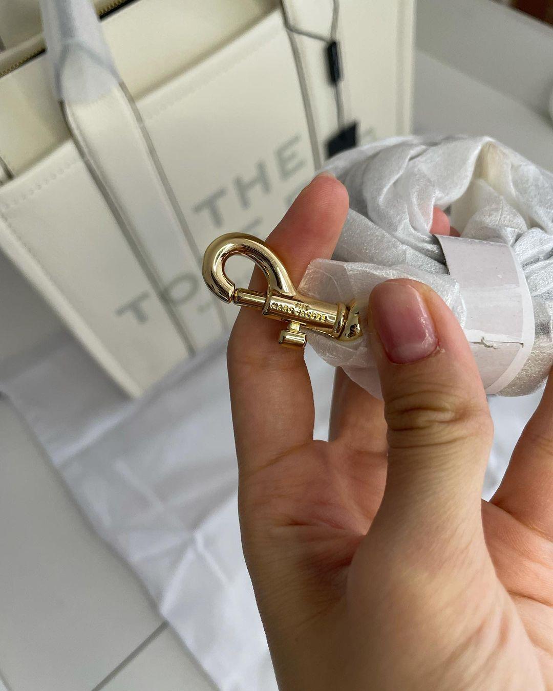 Marc Jacobs The Tote Bag Beyaz - Glimmer of Luxury