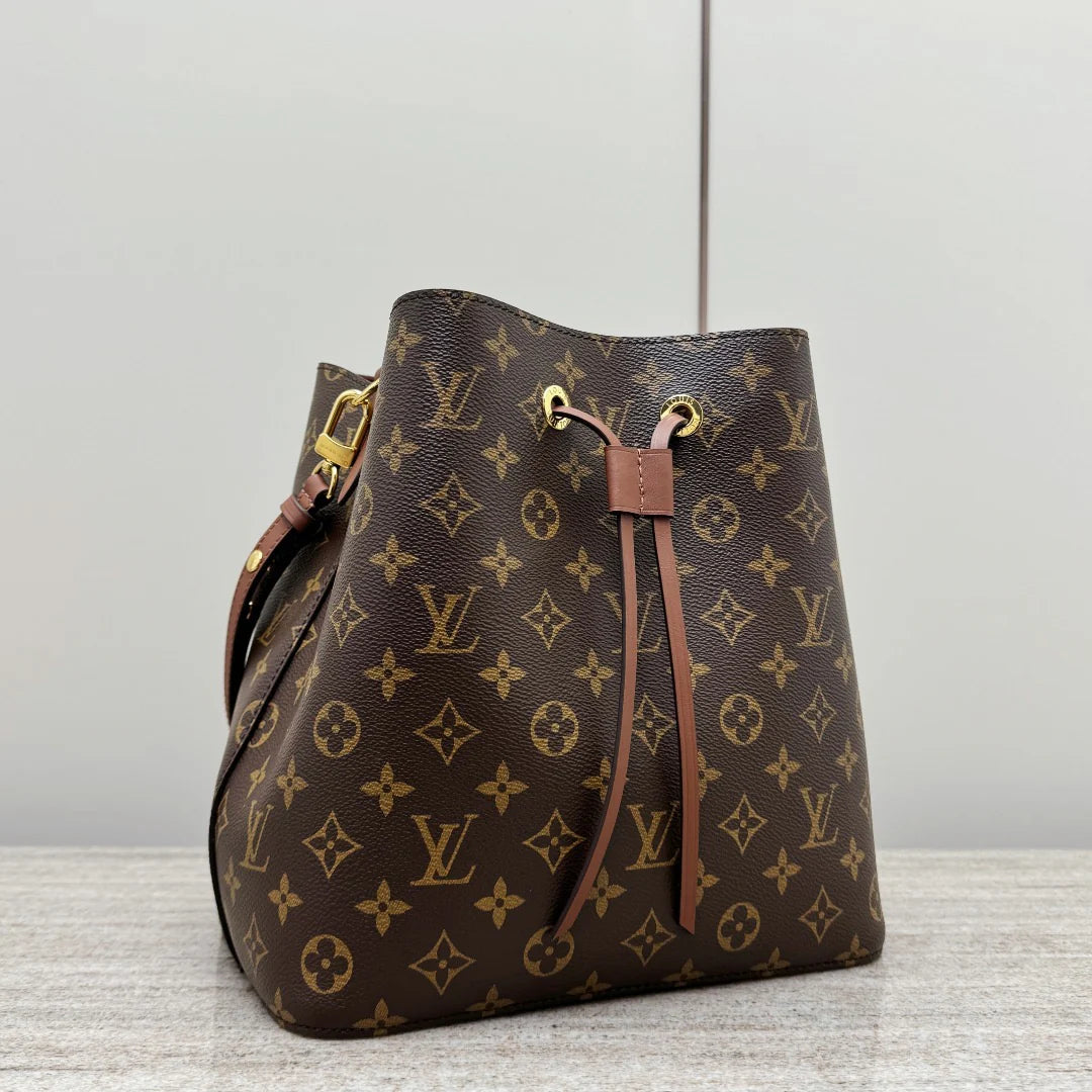 NÉONOÉ - Glimmer of Luxury