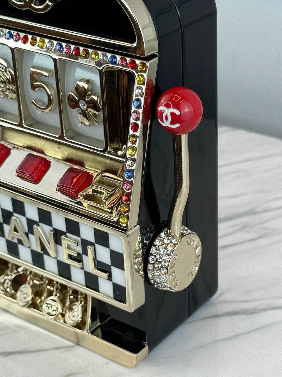 Chanel Nadir Chanel Minaudiere Casino Slot Makinesi - Glimmer of Luxury