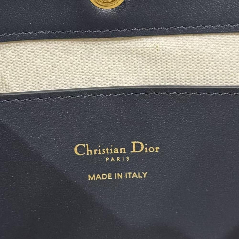 Dior İmzalı Orta Boy Kova Çanta