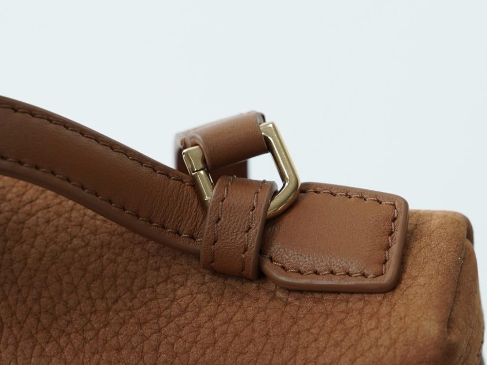 Loro Piana – Extra Pocket L19 (Camel / Light Skin Color)
