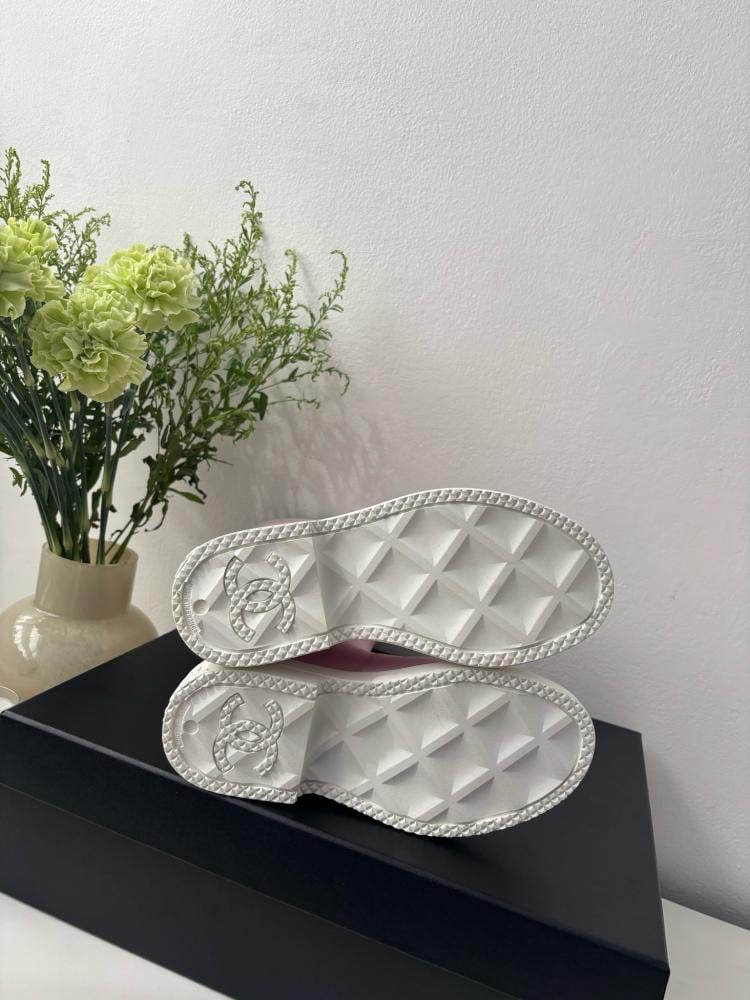 Kalosze Chanel – różowo-białe