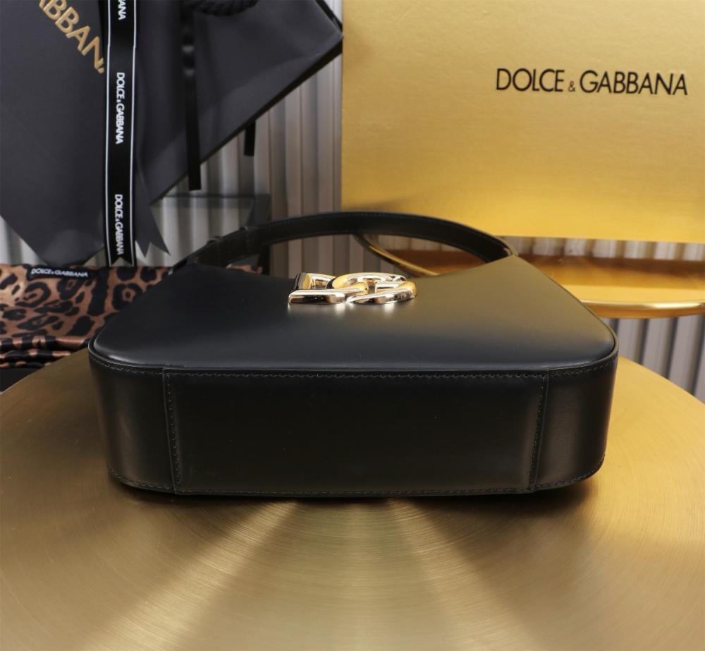 Dolce & Gabbana Leather Shoulder Bag – Black