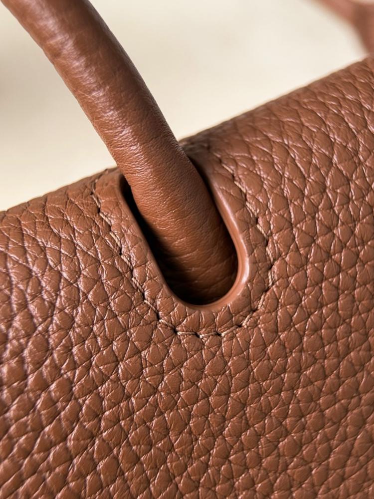 Chanel Urban Essentials Küçük Alışveriş Çantası
