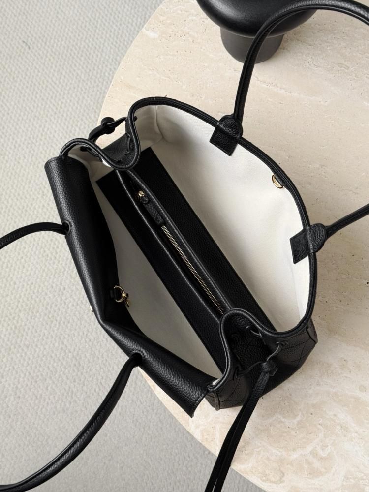 Chanel Urban Essentials Küçük Alışveriş Çantası