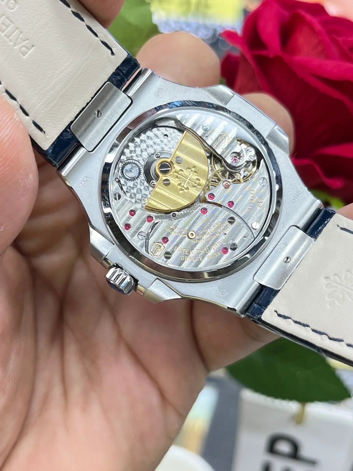 Patek Philippe Nautilus 5724G-001 Mavi Taşlı - Glimmer of Luxury