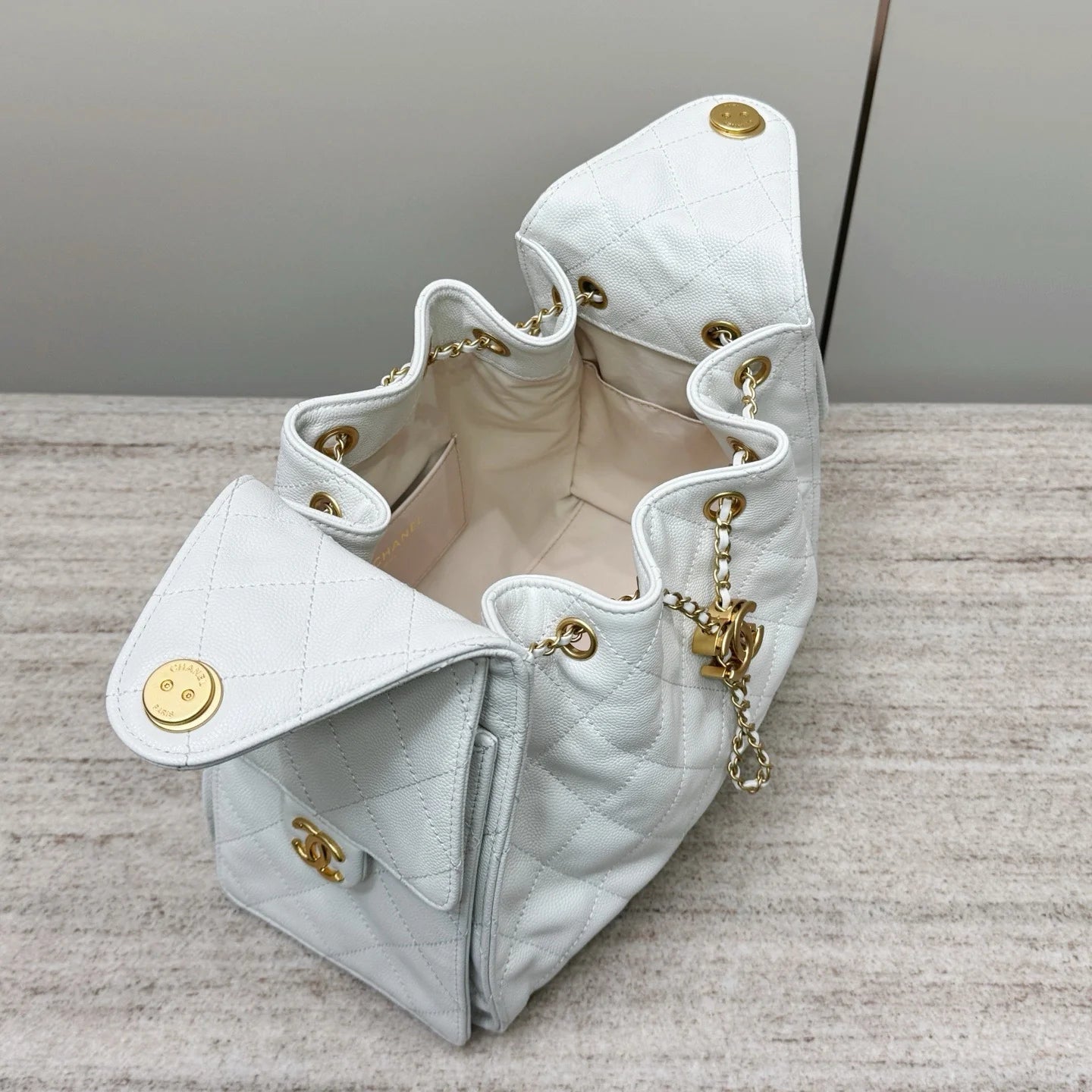 Chanel 25C Orta Boy Hobo Seyahat Çantası - Glimmer of Luxury