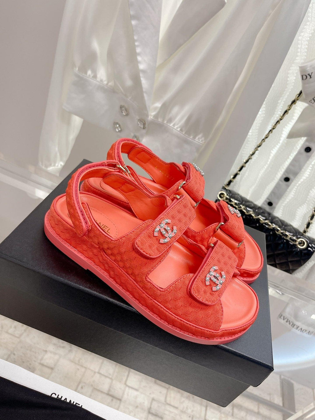 Chanel Koyu Pembe Örme Kumaş Baba Sandalet - Glimmer of Luxury