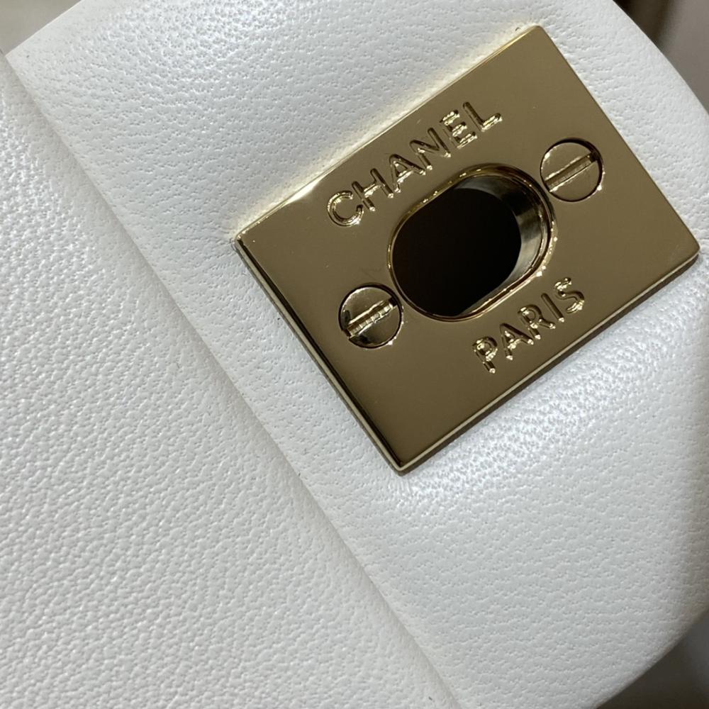Chanel 22P Sınırlı Sayıda Mini Dikdörtgen Saplı Kuzu Derisi GHW - Glimmer of Luxury