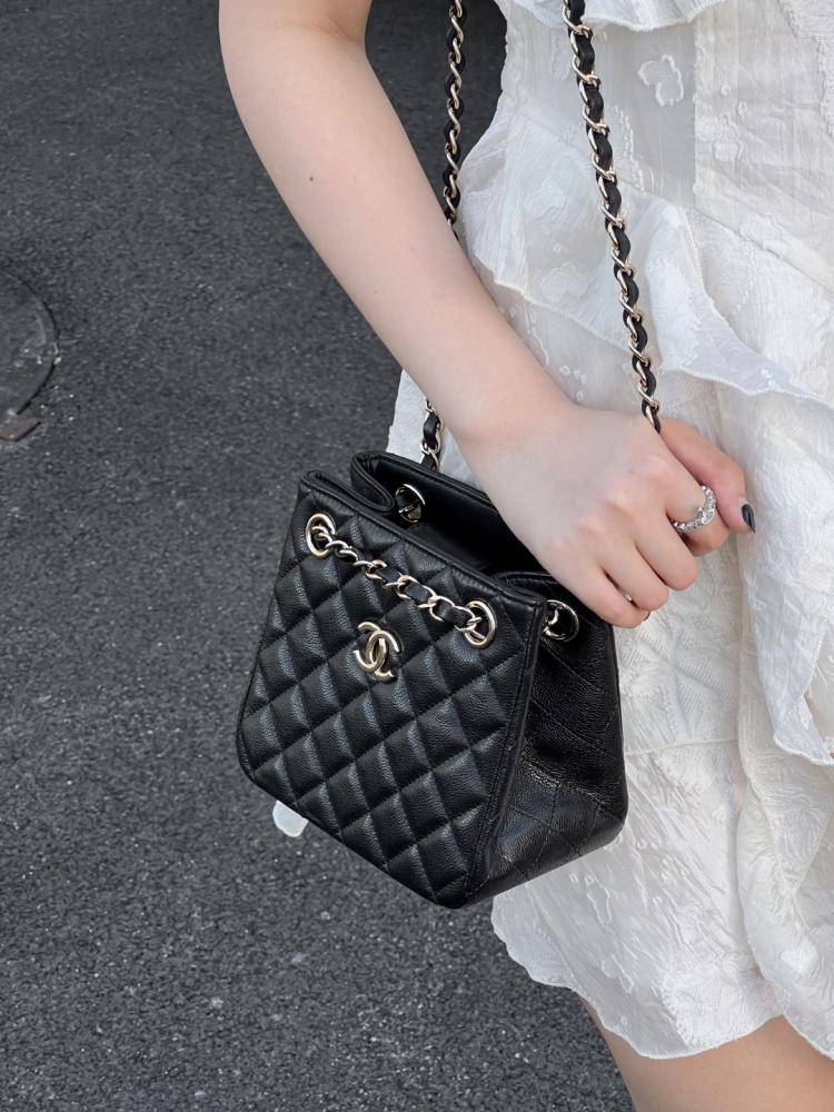 Chanel Caviar Matelasse Coco Mark Omuz Çantası
