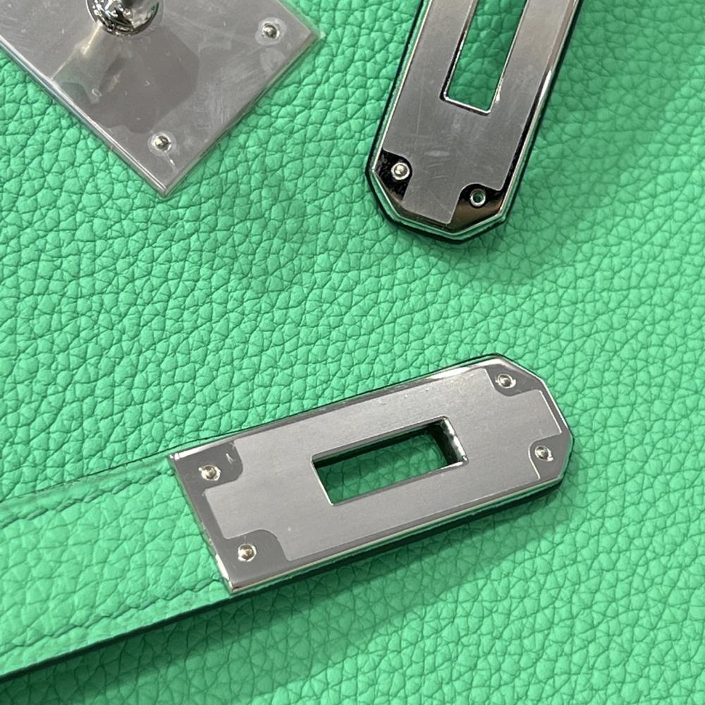 Hermès Kelly 25 Almond Green Epsom Leather with Gold Hardware (Ghw)