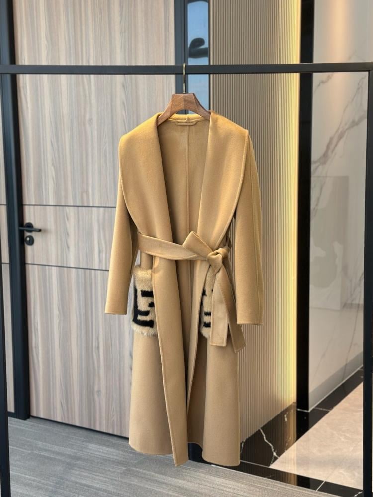 Fendi Kemerli Yün Kaban – Kürk Cepli