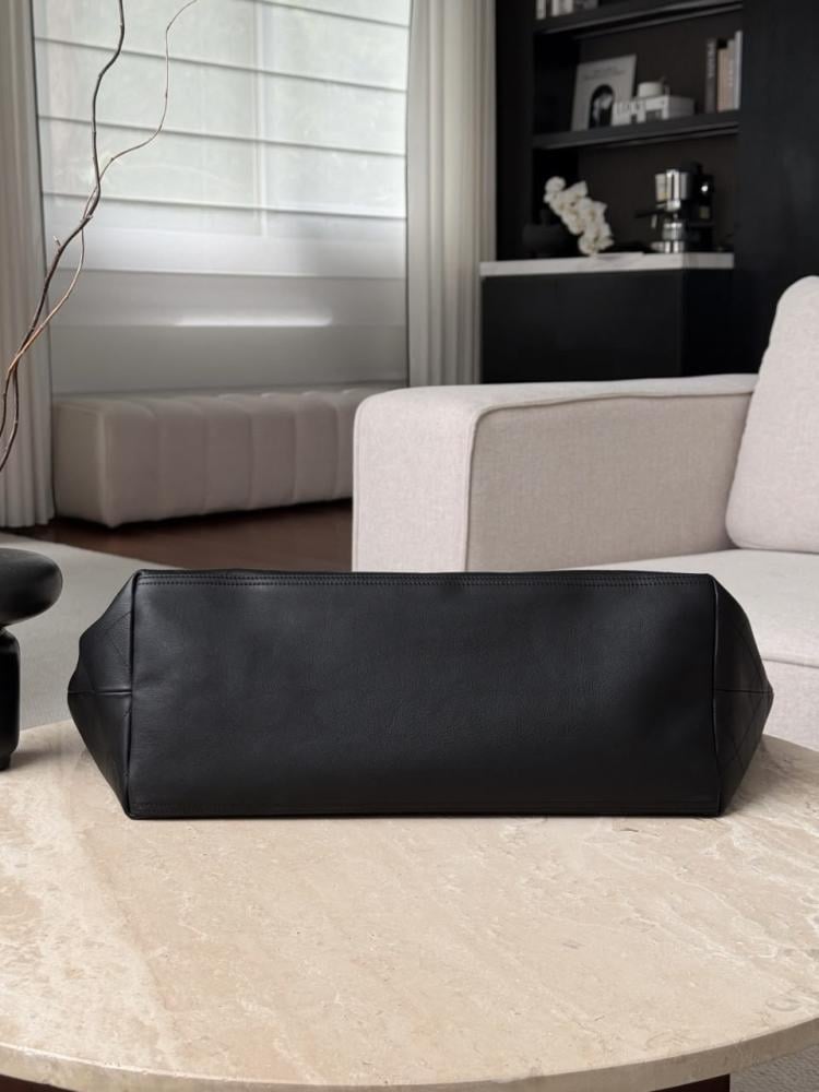 Chanel Kuzu Derisi Kapitone Neo Cabas / Maxi CC Hobo Alışveriş Çantası