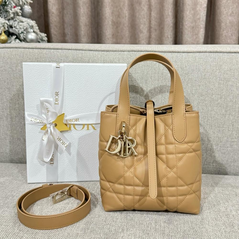 Küçük Dior Toujours Dikey Tote Çanta Makrocannage Dana Derisi