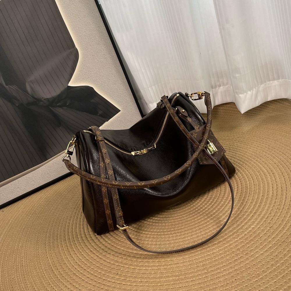 Louis Vuitton – Express MM (Black Monogram)