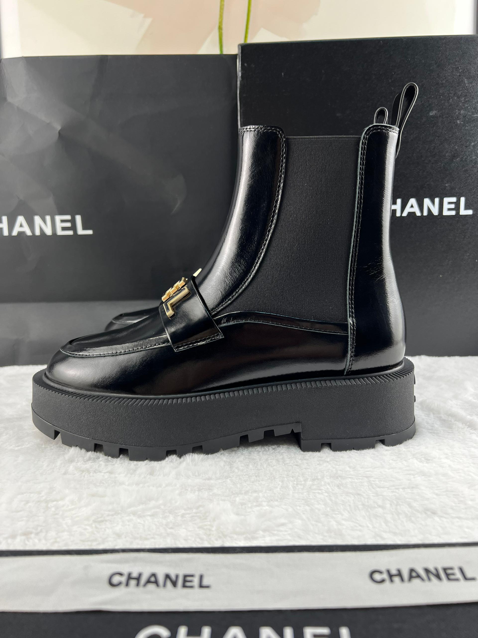 Chanel S24 Kısa Botlar - Glimmer of Luxury