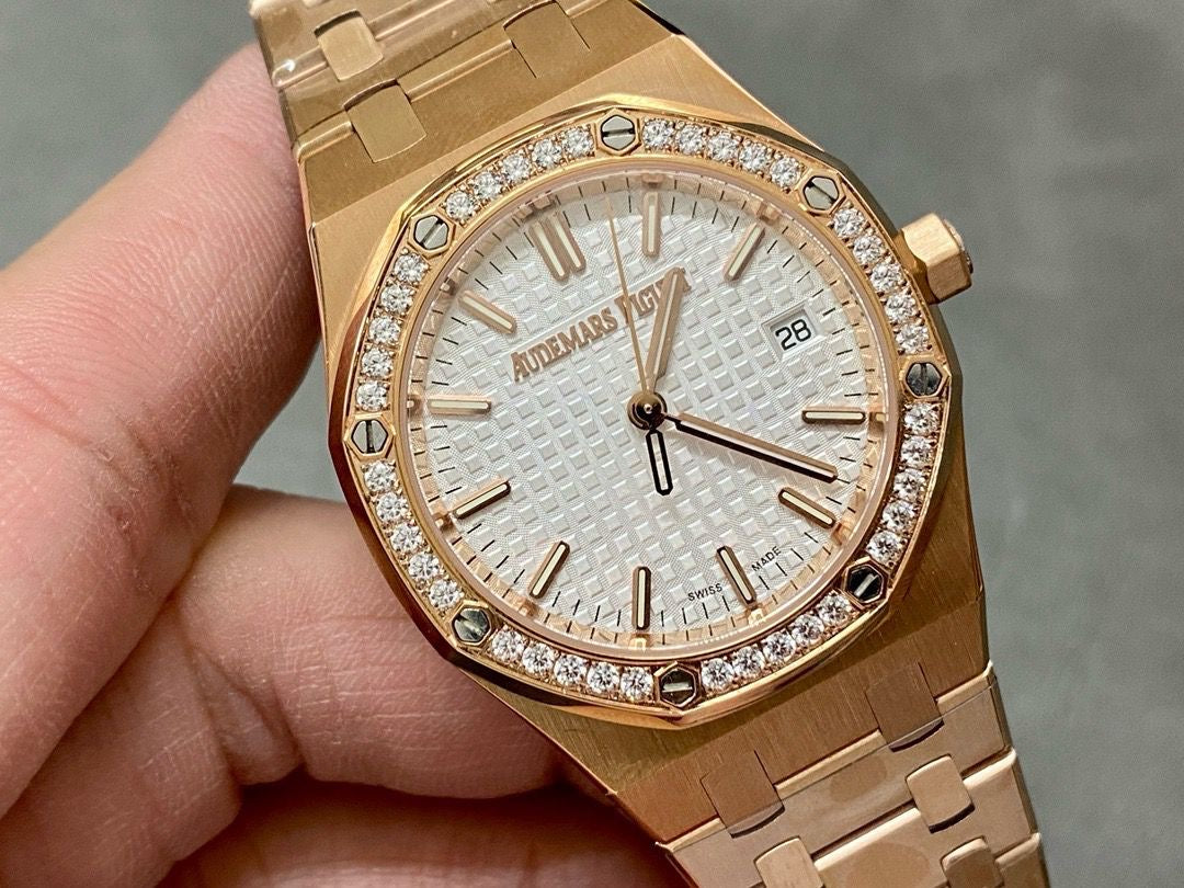 Audemars Piguet Royal Meşe Saat - Glimmer of Luxury